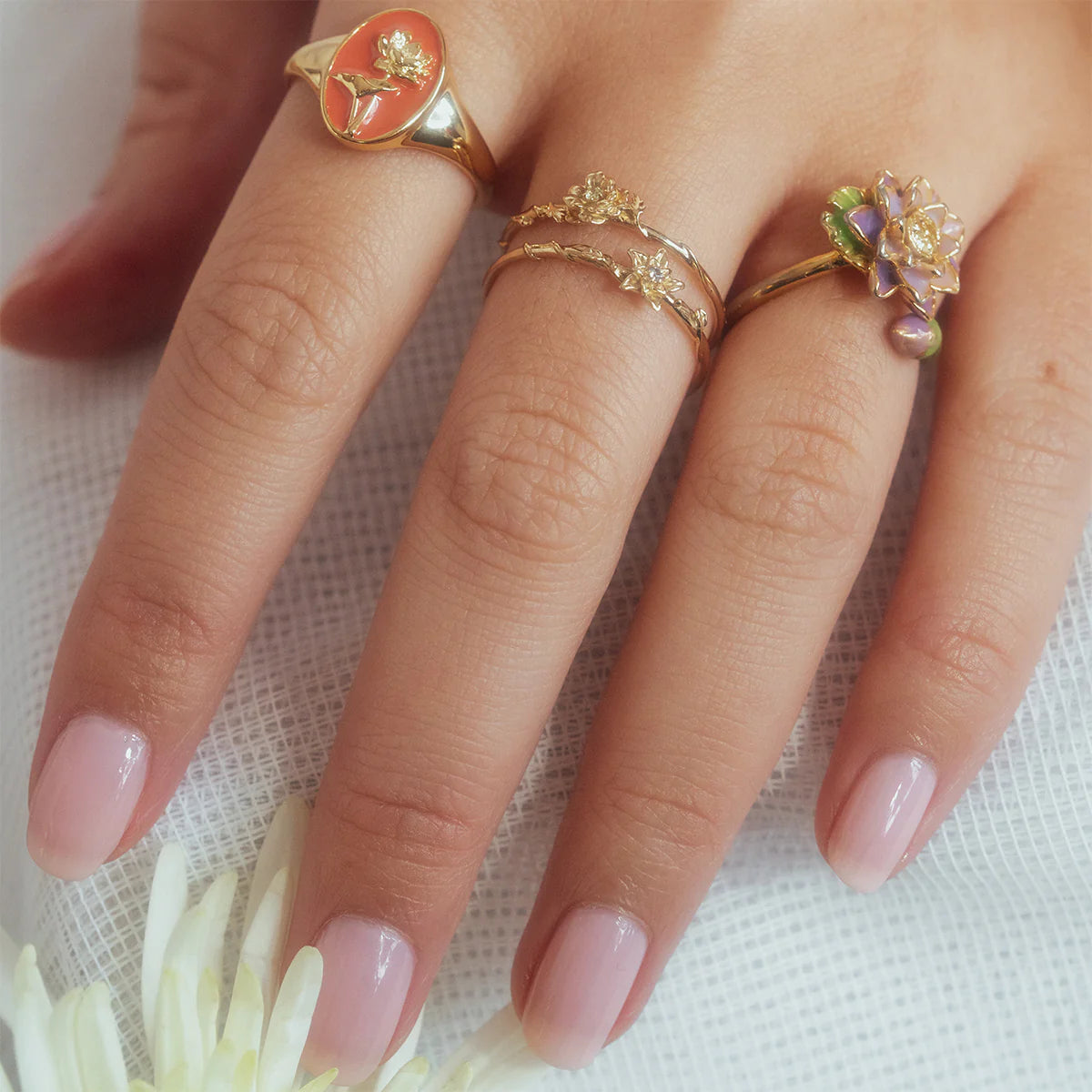 Bague Chevalière Fleur de Naissance en Émail - For You, With Love