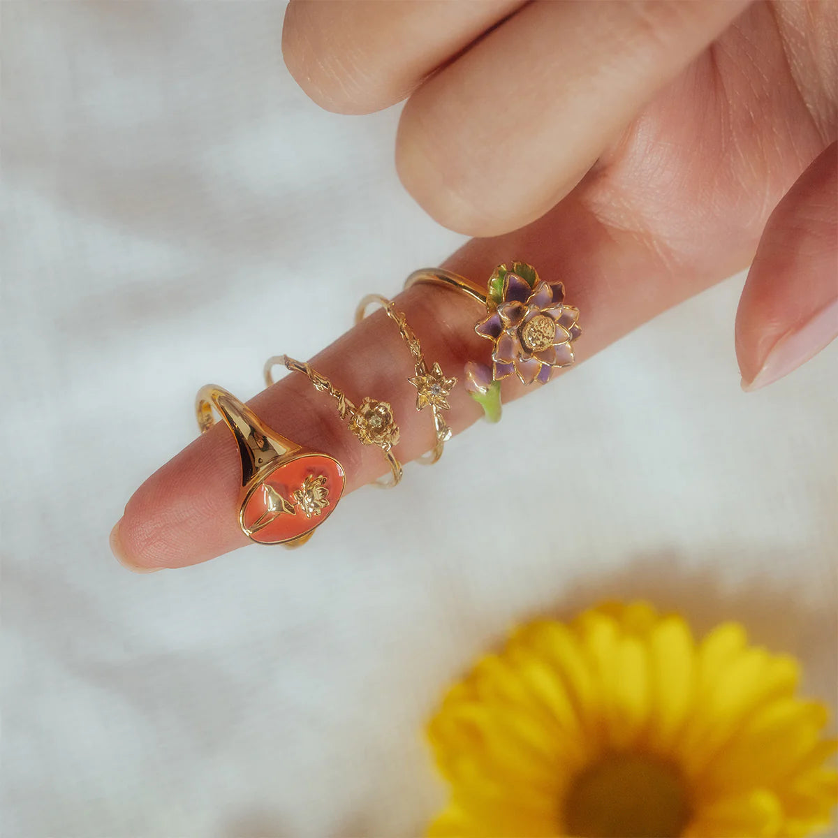 Bague Chevalière Fleur de Naissance en Émail - For You, With Love