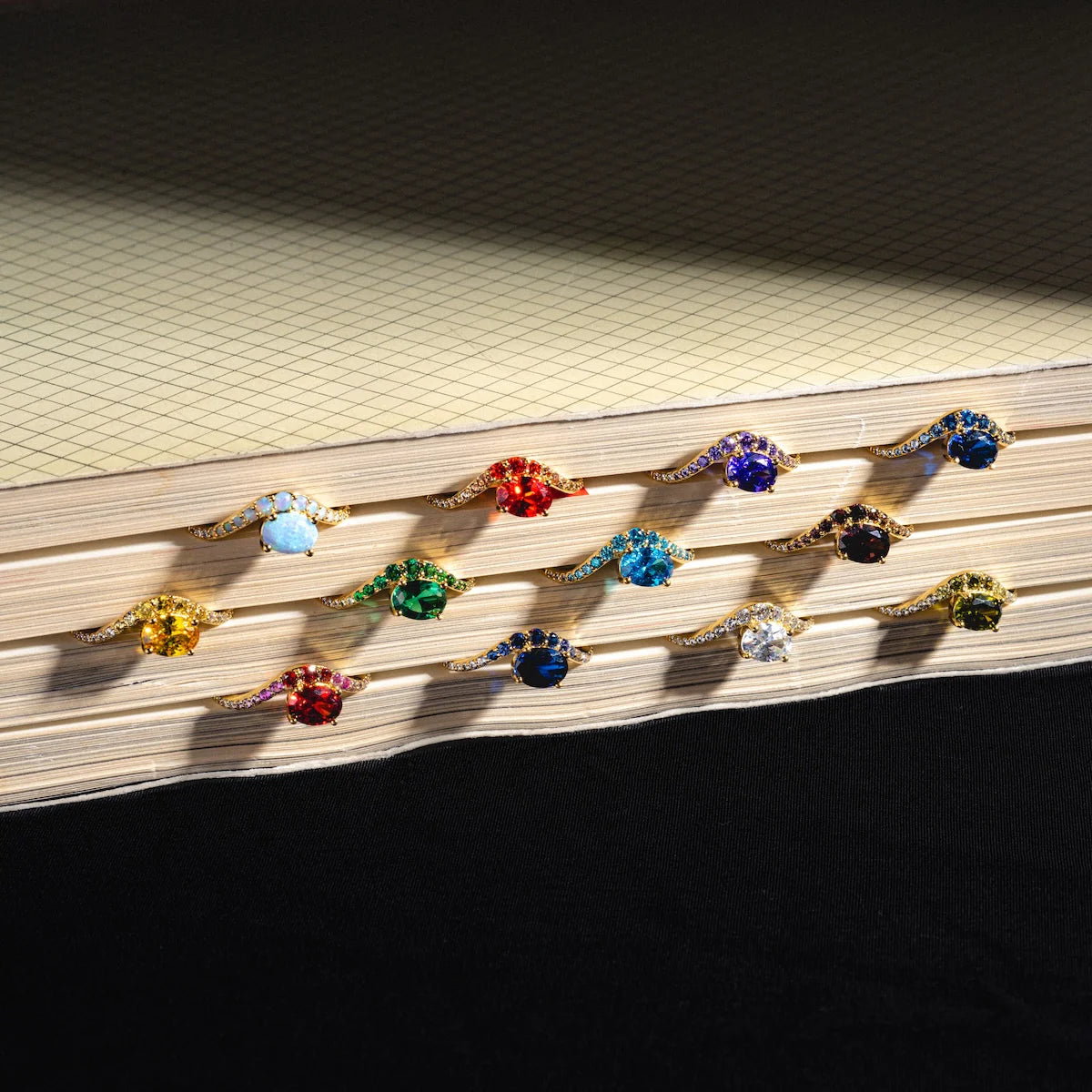 Bague Pierre de Naissance Flottante Plaqué Or 14K Bague Fine Colorée Femme Élégante